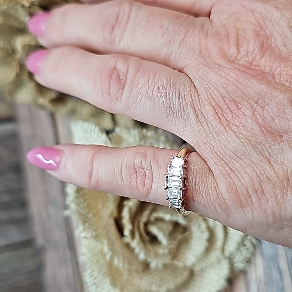 G/VVS2 1CT EMERALD CUT 5 STONE WITH APPRAISAL - Picture 10 of 15